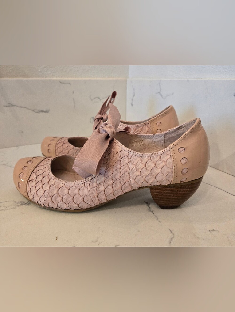 All Black Brand Beige Leather Fish Scale Mary Janes With Bows Size 39
